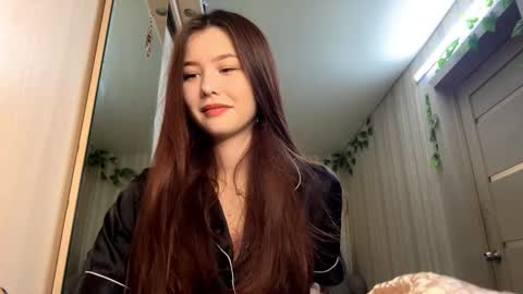 Snapshot of carolynexford chatting on December 3, 2025, 10:02 am Emma online show from December 3, 2025, 10:02 am