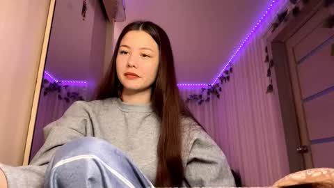 Snapshot of carolynexford chatting on December 16, 2025, 6:07 am Emma online show from December 16, 2025, 6:07 am