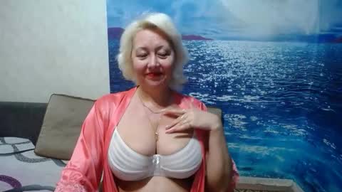 Snapshot of caroncapella chatting on April 24, 2026, 9:28 pm VicunaCool online show from April 24, 2026, 9:28 pm