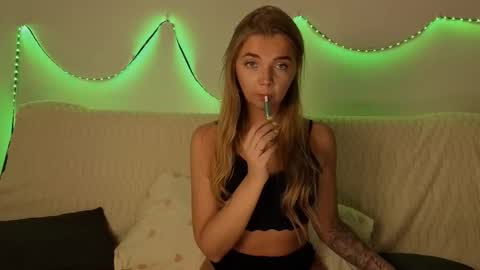 Snapshot of carriebradshawww chatting on October 2, 2025, 1:40 pm carriebradshawww online show from October 2, 2025, 1:40 pm