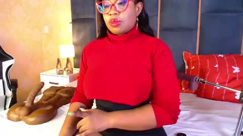 Snapshot of caseymoon chatting on November 13, 2025, 12:48 pm Casey online show from November 13, 2025, 12:48 pm