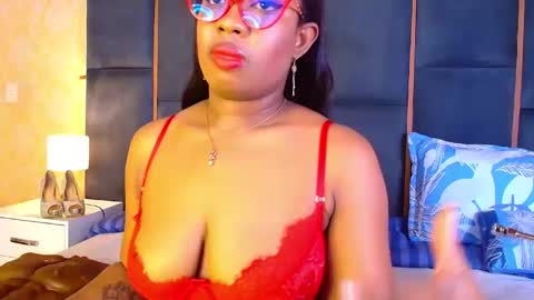 Snapshot of caseymoon chatting on December 3, 2025, 12:25 pm Casey online show from December 3, 2025, 12:25 pm