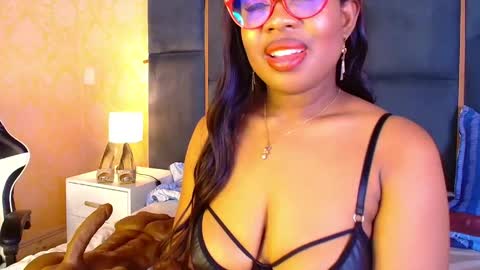 Snapshot of caseymoon chatting on December 5, 2025, 12:47 pm Casey online show from December 5, 2025, 12:47 pm