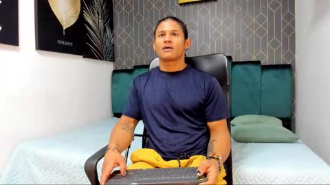 Casike online show from December 4, 2025, 12:31 am