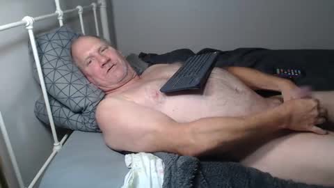 Snapshot of casinocam chatting on November 18, 2025, 7:40 pm CasinoCam online show from November 18, 2025, 7:40 pm