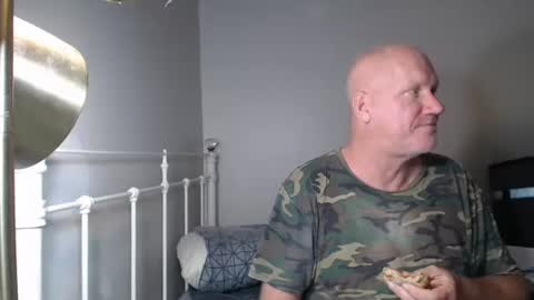 Snapshot of casinocam chatting on December 3, 2025, 6:39 pm CasinoCam online show from December 3, 2025, 6:39 pm