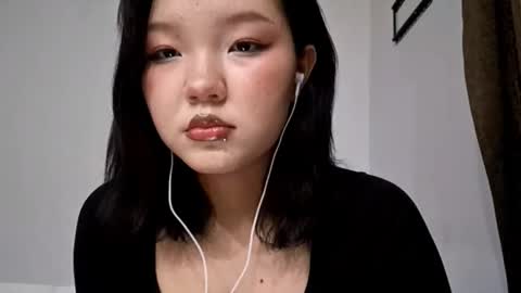 Snapshot of cassidykraeger chatting on December 16, 2025, 5:40 pm Mia online show from December 16, 2025, 5:40 pm