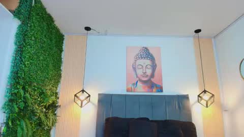 Snapshot of cassie_bloom chatting on December 19, 2025, 10:44 am cassie_bloom online show from December 19, 2025, 10:44 am