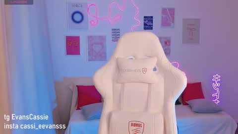 Snapshot of cassie_evansss chatting on January 18, 2025, 3:31 am Cassie online show from January 18, 2025, 3:31 am