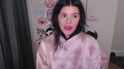 cassiealvarez online show from October 13, 2025, 4:23 am