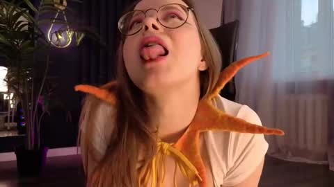 assie online show from October 23, 2025, 12:59 pm