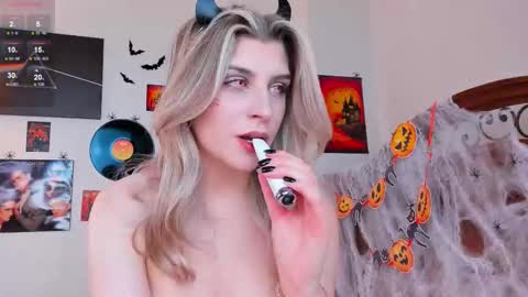 Snapshot of cassieholland chatting on October 31, 2025, 7:53 am Im Cassie3 online show from October 31, 2025, 7:53 am