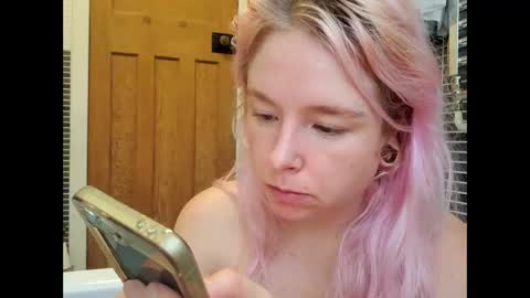 Snapshot of cassieluna chatting on February 4, 2026, 8:42 am Cassie online show from February 4, 2026, 8:42 am