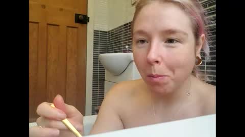 Snapshot of cassieluna chatting on February 19, 2026, 9:05 am Cassie online show from February 19, 2026, 9:05 am