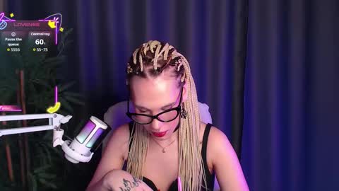 Snapshot of cassiemich chatting on December 3, 2025, 9:02 pm Cassie online show from December 3, 2025, 9:02 pm