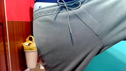 Snapshot of castration40 chatting on October 18, 2025, 5:43 am castration40 online show from October 18, 2025, 5:43 am