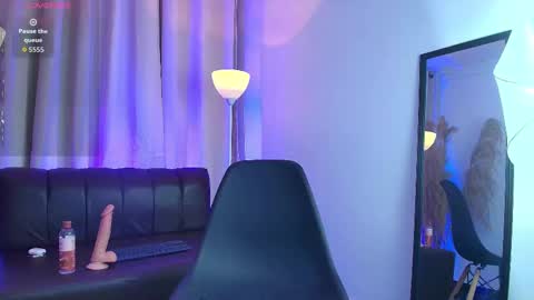 cat_kiss_ online show from September 11, 2025, 2:44 am