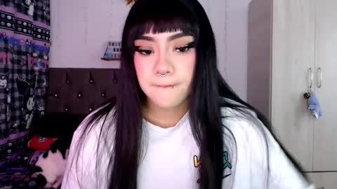Snapshot of cat_mila_ chatting on March 25, 2026, 4:07 am Mila online show from March 25, 2026, 4:07 am