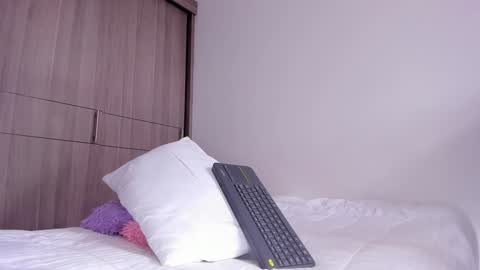 Snapshot of cata_n_cami chatting on December 8, 2024, 5:11 pm cata_n_cami online show from December 8, 2024, 5:11 pm