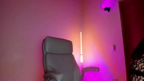 Snapshot of cata_n_cami chatting on March 1, 2025, 4:04 am cata_n_cami online show from March 1, 2025, 4:04 am