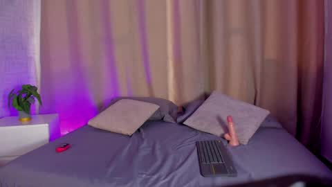 Snapshot of catalella_rouse chatting on March 31, 2026, 9:15 pm catalella_rouse online show from March 31, 2026, 9:15 pm