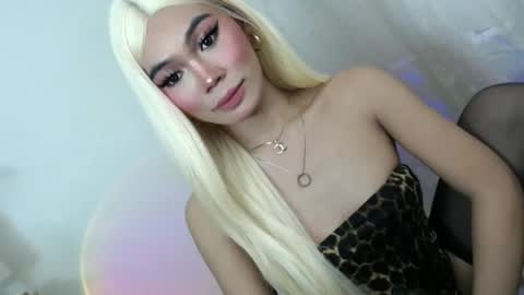 CatalenaX online show from September 9, 2025, 6:07 pm