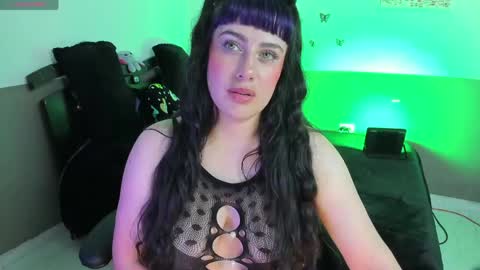 Snapshot of cataleya_blare chatting on May 3, 2026, 1:44 am LUU online show from May 3, 2026, 1:44 am