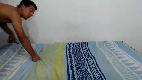 cataliinah_ online show from April 18, 2026, 7:58 pm