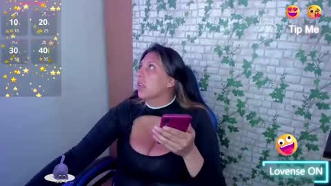  Mia   online show from November 17, 2025, 7:41 pm