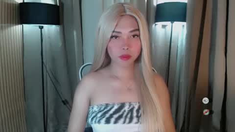 Snapshot of catherine_365 chatting on November 16, 2025, 12:33 pm catherine_365 online show from November 16, 2025, 12:33 pm