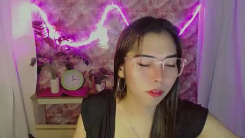 Snapshot of catherine_365 chatting on April 7, 2026, 9:32 am catherine_365 online show from April 7, 2026, 9:32 am