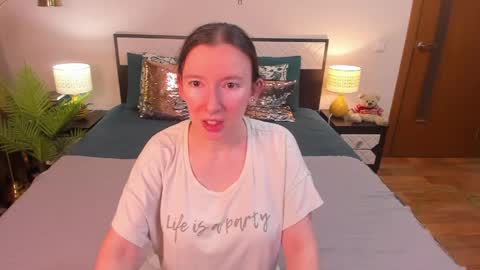 Catrin online show from April 17, 2026, 4:48 am