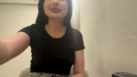Snapshot of catheywiswall chatting on May 19, 2026, 6:36 pm Lisa online show from May 19, 2026, 6:36 pm