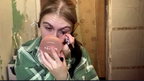 Snapshot of catinagaznes chatting on October 24, 2025, 9:22 pm Lola online show from October 24, 2025, 9:22 pm