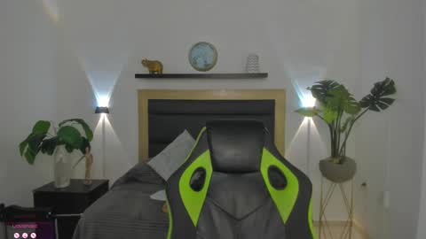 Juliana online show from February 8, 2025, 6:33 am