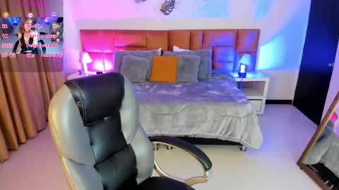 catti_brie_ online show from October 29, 2025, 12:07 pm