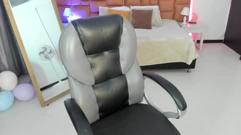 catti_brie_ online show from April 22, 2026, 11:23 am