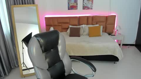 catti_brie_ online show from April 26, 2026, 11:30 am