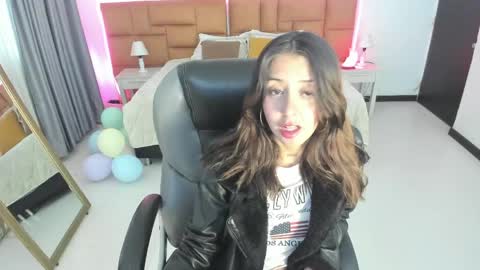 catti_brie_ online show from April 28, 2026, 11:37 am