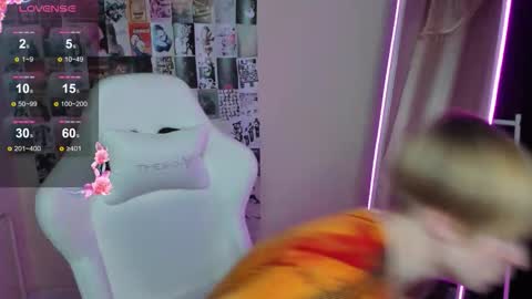 cattie_w_ online show from November 19, 2025, 1:38 am