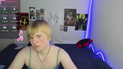 cattie_w_ online show from December 18, 2025, 1:33 am