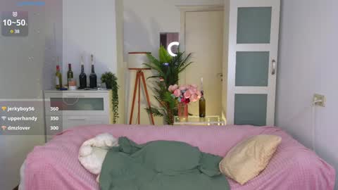 Snapshot of caty_cuddly chatting on January 17, 2025, 9:06 am caty_cuddly online show from January 17, 2025, 9:06 am