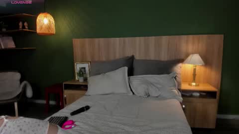 Snapshot of caty_loves chatting on February 2, 2026, 11:25 pm Caty online show from February 2, 2026, 11:25 pm