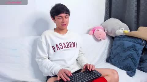 Snapshot of caydensmit chatting on November 19, 2025, 6:35 am Cayden online show from November 19, 2025, 6:35 am