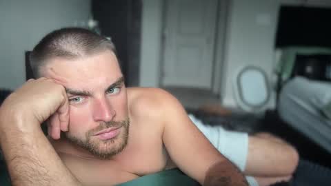 Rivs online show from September 22, 2025, 6:43 pm