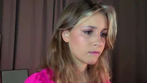 Lina  online show from April 4, 2026, 7:11 pm