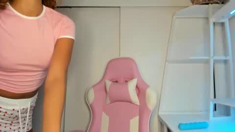 Snapshot of cedaya555 chatting on December 17, 2024, 9:38 pm CEDAYA555 online show from December 17, 2024, 9:38 pm