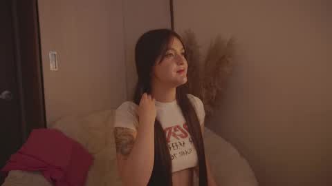 Snapshot of celeste_angel1 chatting on March 4, 2025, 10:27 pm Diane Independent model online show from March 4, 2025, 10:27 pm