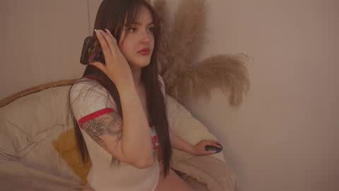 Snapshot of celeste_angel1 chatting on September 22, 2025, 7:05 pm Diane Independent model online show from September 22, 2025, 7:05 pm