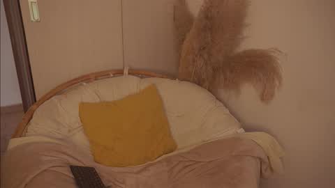 Snapshot of celeste_angel1 chatting on October 16, 2025, 8:32 pm Diane Independent model online show from October 16, 2025, 8:32 pm